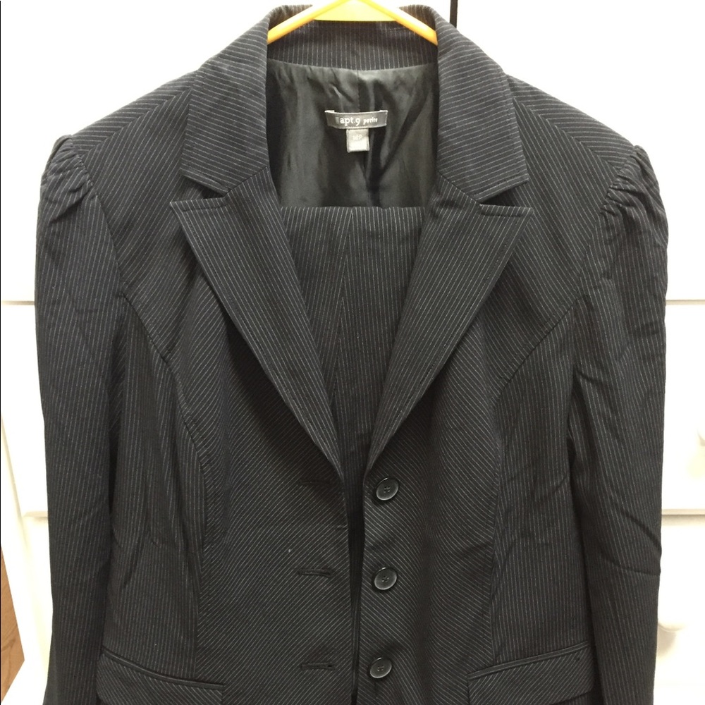 16P pin stripe pant suit